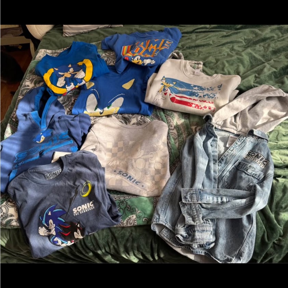 Sonic the hedgehog kids clothing bundle
